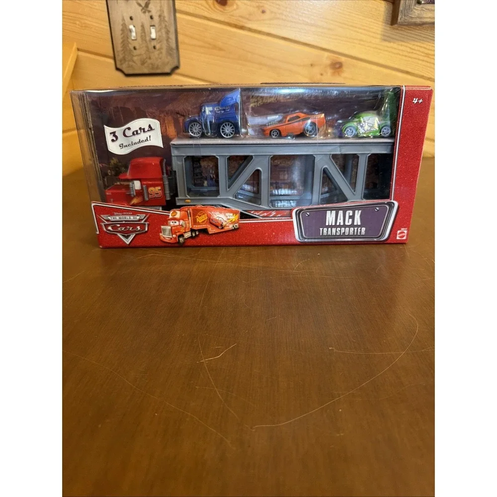 Mattel Disney Pixar Cars Mack Transporter Diecast Car Set M8117
